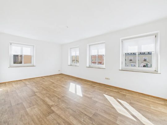 Geräumige 2-Zimmer-Wohnung in älterem Gebäude inmitten des Marktes Kösching, direkt am Marktplatz! - Foto 1