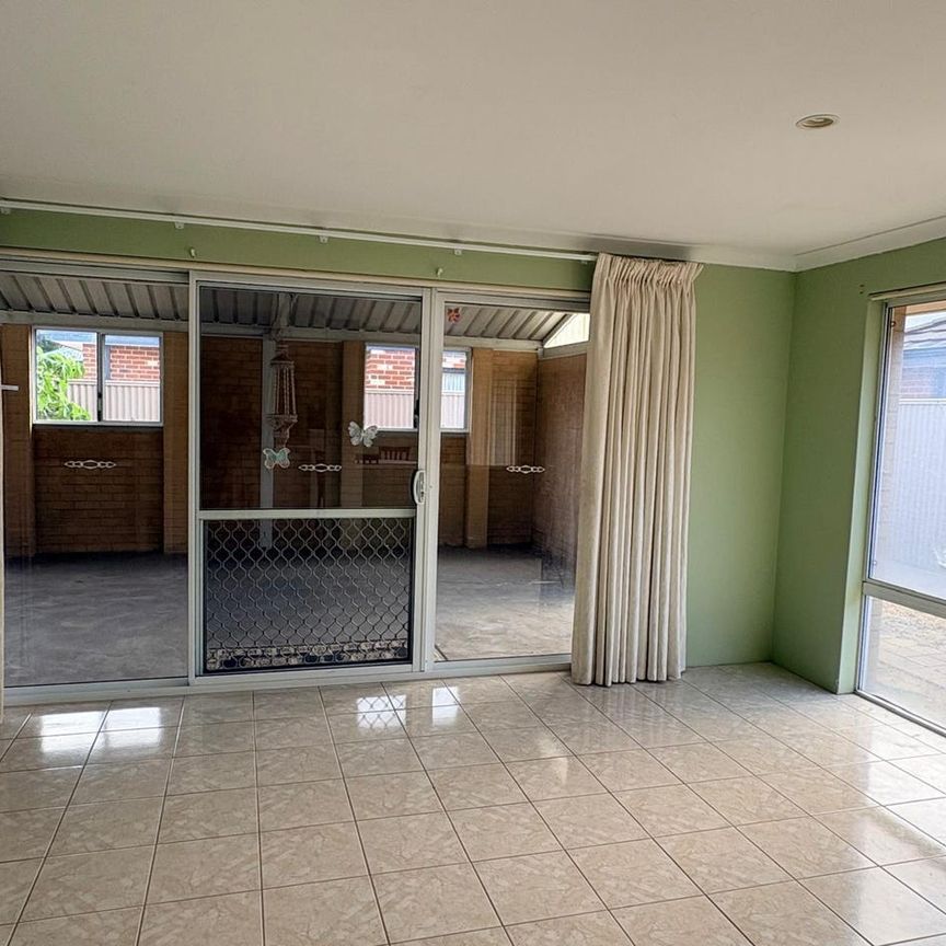 Spacious Family Home with Large Alfresco & Established Gardens! - Photo 1