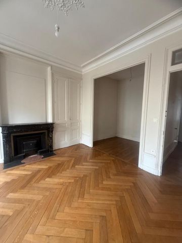Location Appartement 3 pièces 105m² VILLEURBANNE 69100 - Photo 2