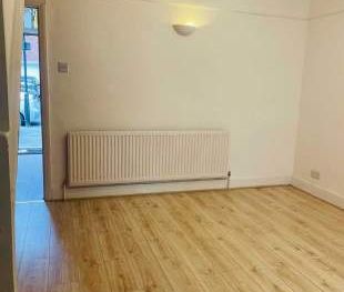 2 bedroom property to rent in London - Photo 1