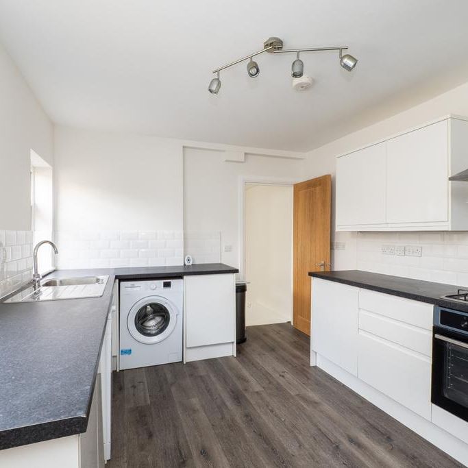 3 bedroom end of terrace house to rent - Photo 1