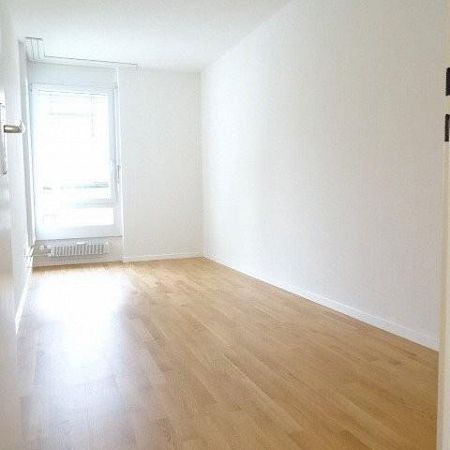 Moderne 4.5-ZW à 78 m² im 2. OG mit sonnigem Balkon - Photo 1