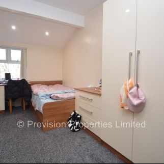 3 Bedroom Flats in Leeds - Photo 1