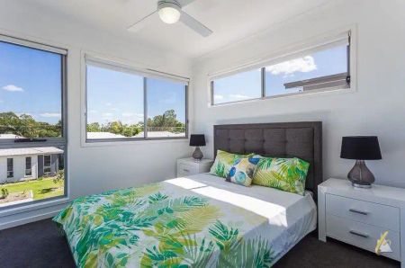 “Modern 3-Bedroom Townhouse in Prime Redbank Plains Location” - Photo 5