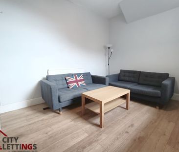 3 Bedroom Semi-Detached House - Photo 1