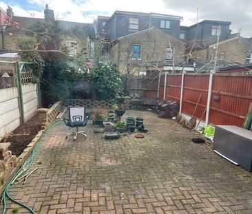 1 Bed Terraced House, Grove Green Road, E11 - Photo 1