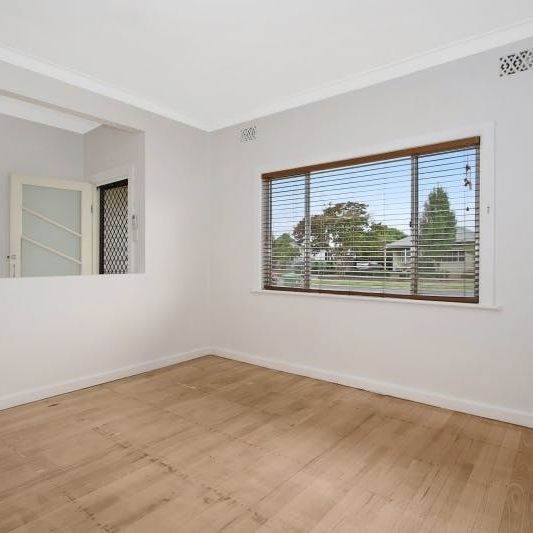 Low maintenance home in great location - Photo 1