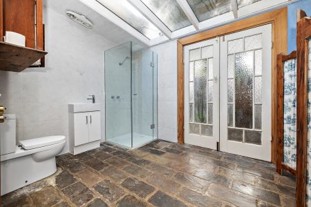 Cottage Style Modern Convenience - Photo 4