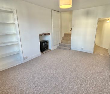 2 bedroom Beautiful Two Bedroom Cottage to rent - Photo 2