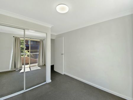 Spacious 3 Bedroom Townhouse ! - Photo 4