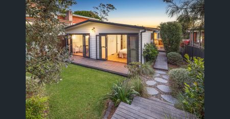 Upper-level independent living space - Photo 3