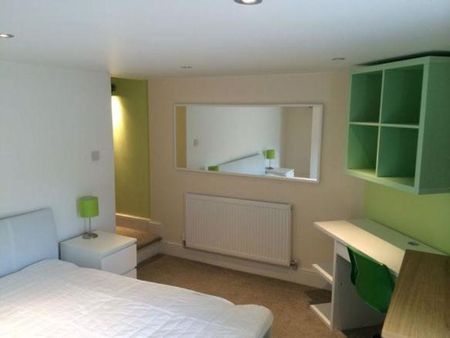 1 bedroom in a house share to rent - Photo 2