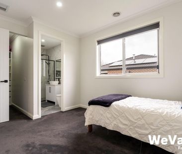 Spacious Family Living in a Prime Greenvale Location - Photo 5