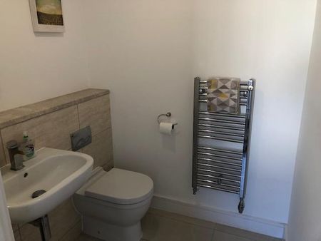 2 bedroom terraced house to rent - Photo 3