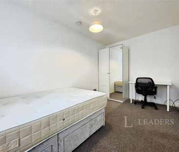 4 bedroom detached house to rent - Photo 6