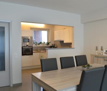 Ruim 2 slaapkamer appartement met terras - Photo 3