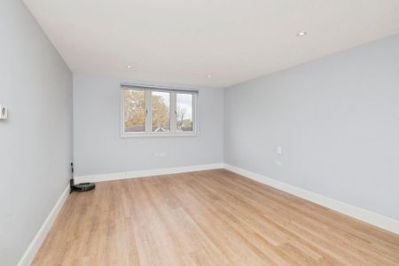 4 bedroom terraced house to rent - Photo 3