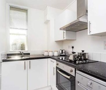 2 bedroom property to rent in London - Photo 3