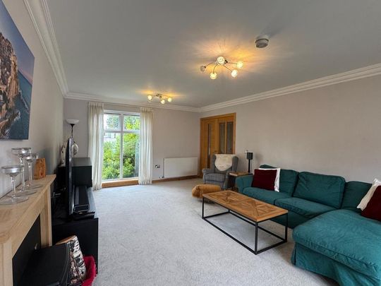 4 bedroom detached house to rent - Photo 1