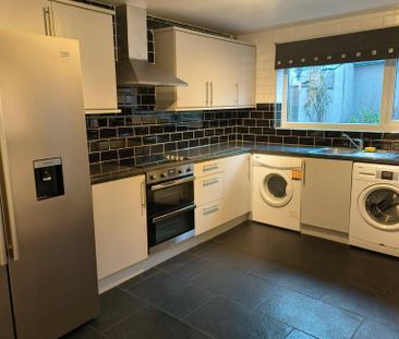 3 bedroom terraced house to rent - Photo 5