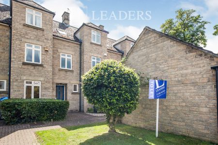3 bedroom town house to rent Beaufort Court, Cirencester - Photo 2