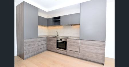 UNFURNISHED 2-bedroom on the top floor with the secure parking & storage cage - Photo 2