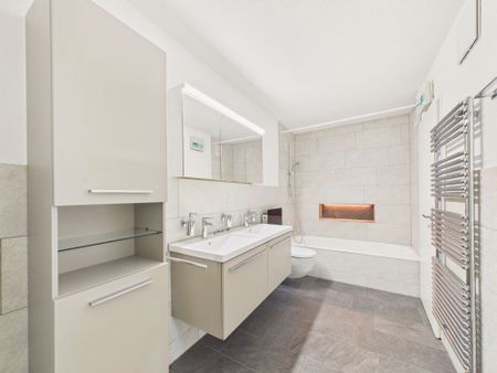 Newly renovated 6.5-room triplex duplex apartment in Wallisellen, canton ZH - Photo 5