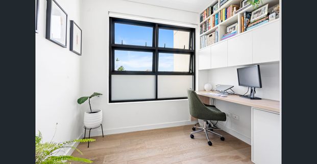 Contemporary Oversized Luxurious One Bedroom Apartment - Photo 1