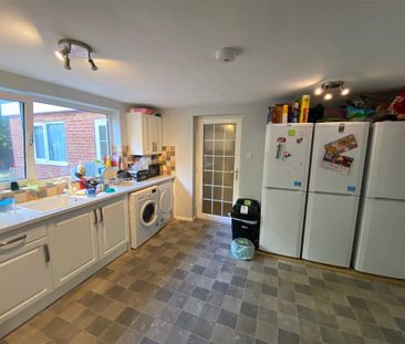 1 bedroom in a house share to rent - Photo 6