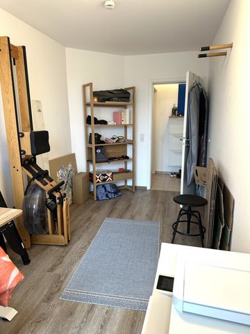 Findorff: eine besonders geschnittene 3-Zimmer Whg., 2. OG, mit Fahrstuhl, EBK, Balkon u. Stellplatz - Photo 2