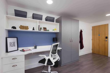 1 bedroom in a flat share to rent - Photo 4