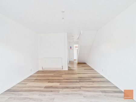 2 bedroom end of terrace house to rent - Photo 2