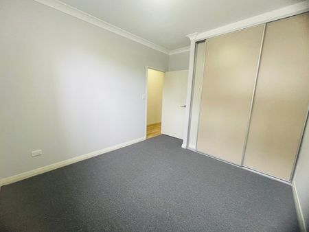 Exceptional north-facing 2 bedroom apartment offering convenient urban living - Photo 5