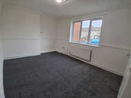 3 bedroom end of terrace house to rent - Photo 3