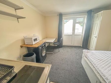 Studio to rent - Photo 2