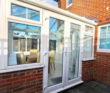 Norman Close, Epsom, Surrey, KT18 - Photo 2