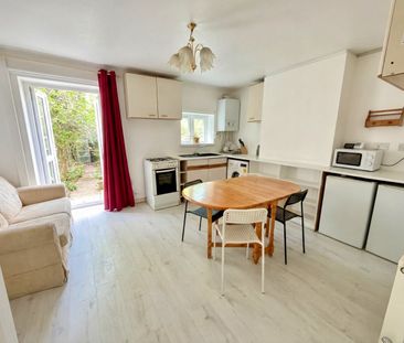 3 Bed Maisonette, Frensham Drive, SW15 - Photo 4