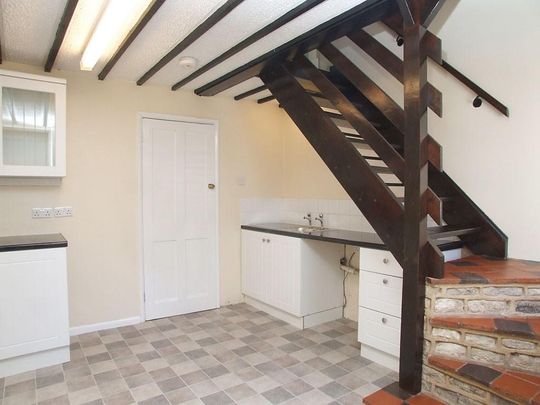 2 bedroom end of terrace house to rent - Photo 1