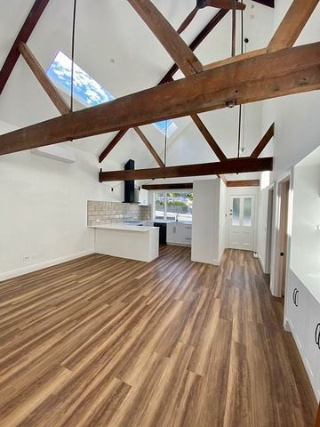 Gorgeous loft style Apartment on Cashmere Hill - Photo 2