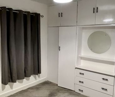 Well Presented 2-Bed Home Close to Local Amenities & Transport Link... - Photo 4