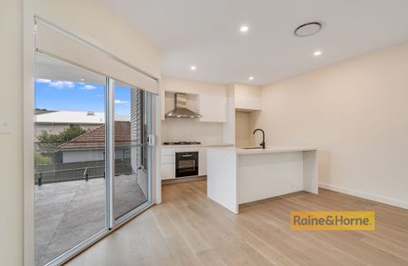 MODERN THREE BEDROOM TOWNHOUSE - Photo 5