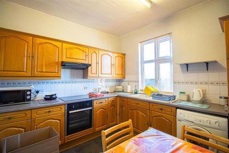 3 bedroom end of terrace house to rent - Photo 4