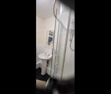 Room in a Shared House, Seedley Street, M14 - Photo 6
