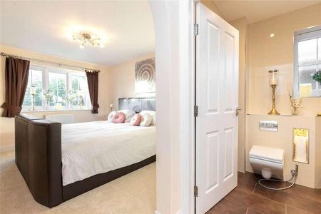 Fincham End Drive, Crowthorne, Berkshire, RG45 - Photo 4