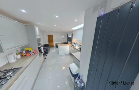 5 Bedroom Ensuite House To Rent - Photo 4