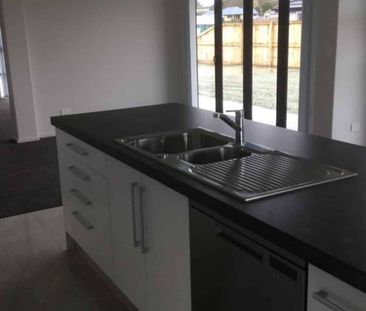 Spacious four bedroom family home - Photo 2