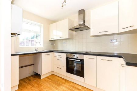 3 bedroom semi-detached house to rent - Photo 3