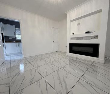 2 bedroom end of terrace house to rent - Photo 6