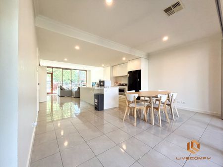 College Park - Photo 3