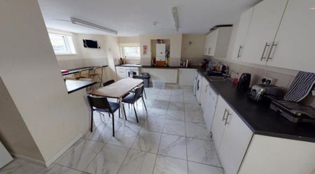 4 bedroom flat to rent - Photo 5